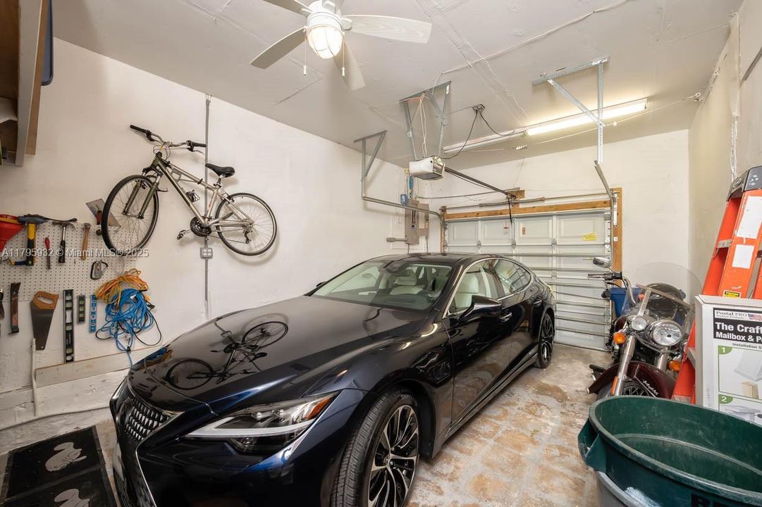 Recently Sold: $1,599,000 (3 beds, 2 baths, 1582 Square Feet)