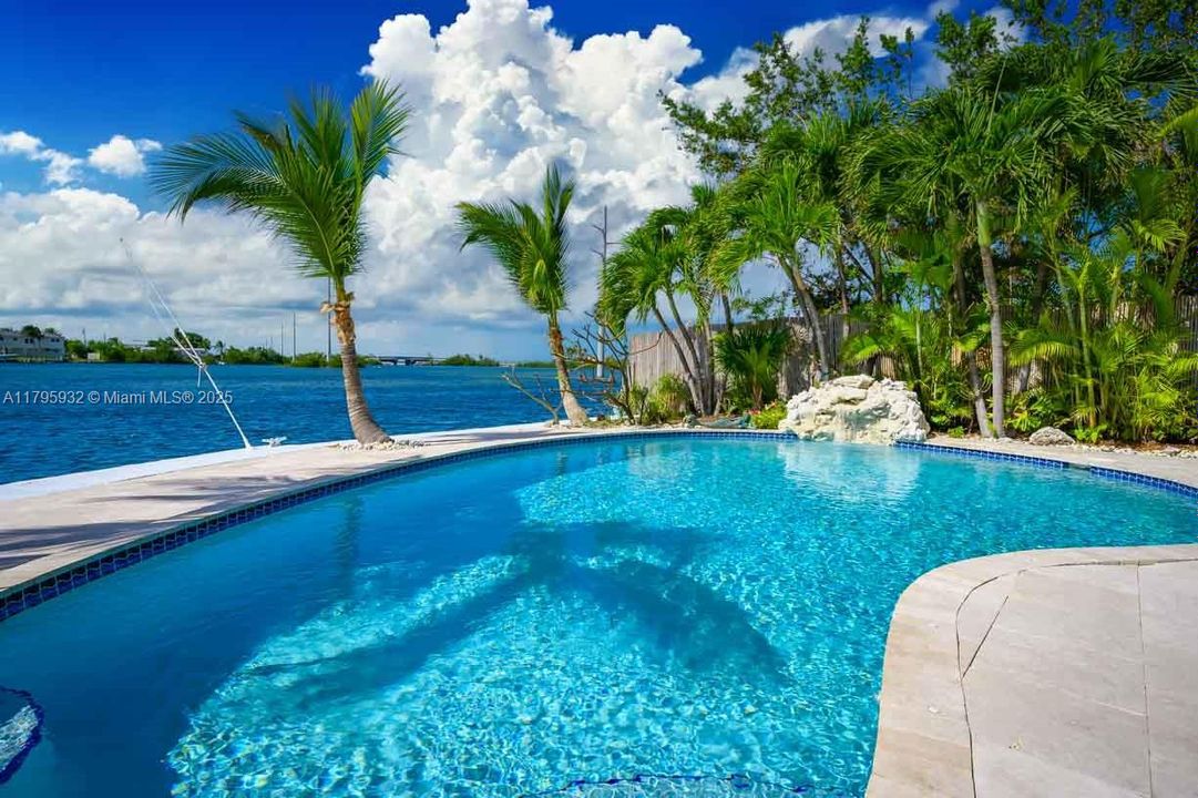 Recently Sold: $1,599,000 (3 beds, 2 baths, 1582 Square Feet)