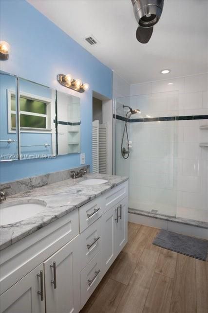 Recently Sold: $1,599,000 (3 beds, 2 baths, 1582 Square Feet)