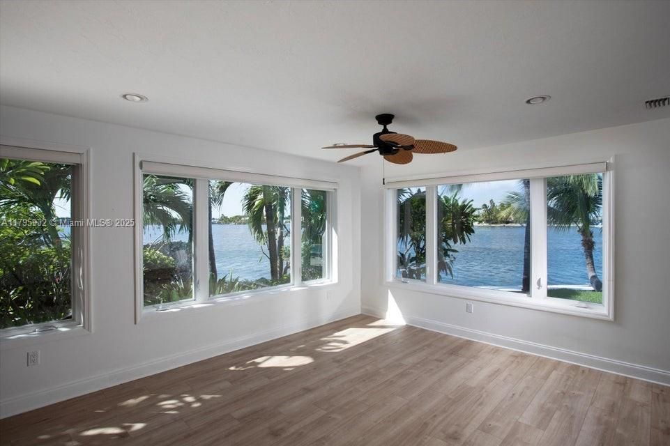 Recently Sold: $1,599,000 (3 beds, 2 baths, 1582 Square Feet)