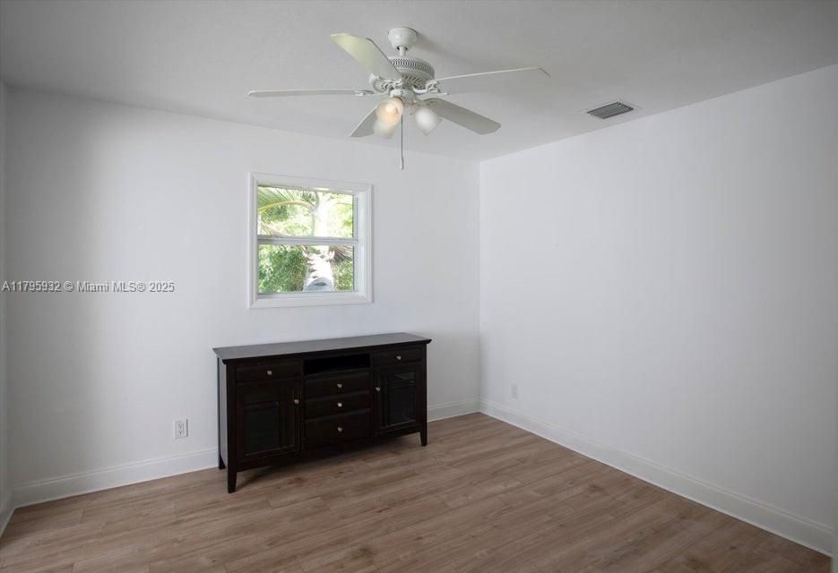 Recently Sold: $1,599,000 (3 beds, 2 baths, 1582 Square Feet)