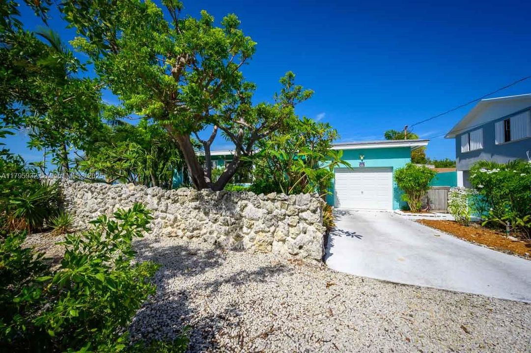 Recently Sold: $1,599,000 (3 beds, 2 baths, 1582 Square Feet)