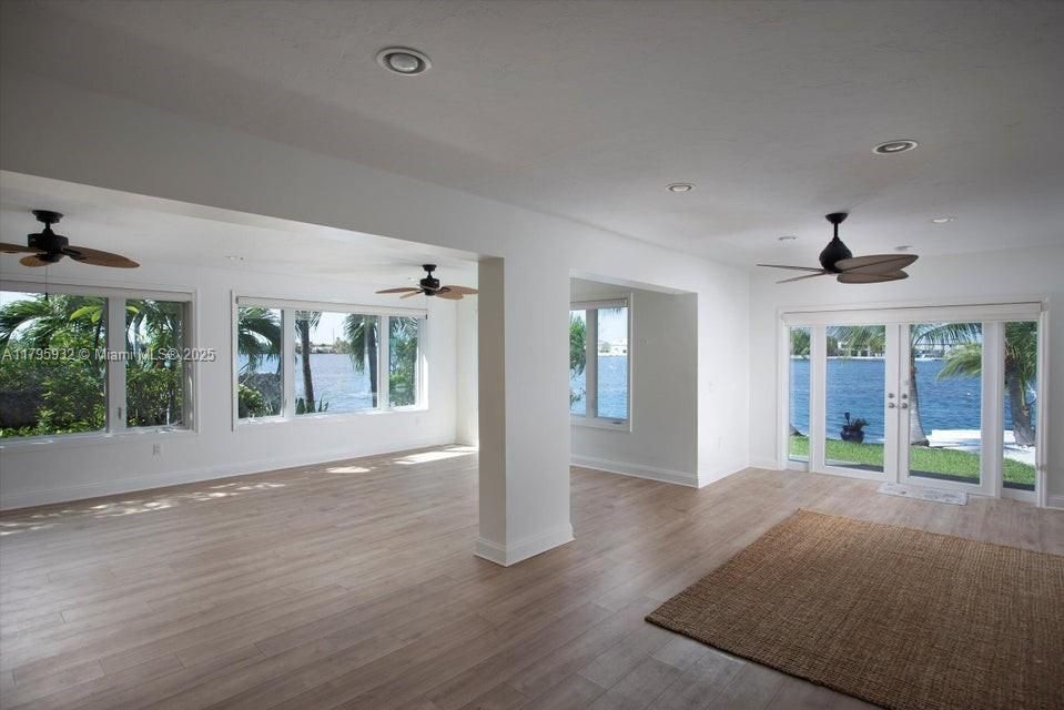Recently Sold: $1,599,000 (3 beds, 2 baths, 1582 Square Feet)