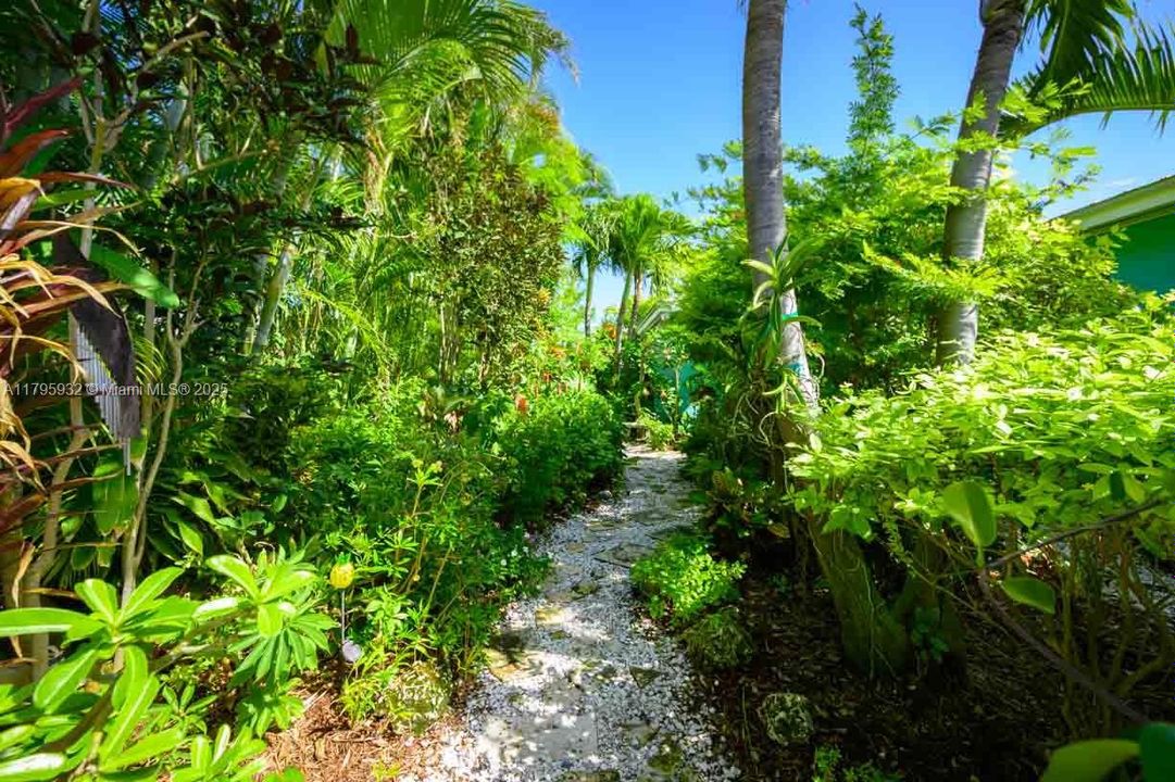 Recently Sold: $1,599,000 (3 beds, 2 baths, 1582 Square Feet)