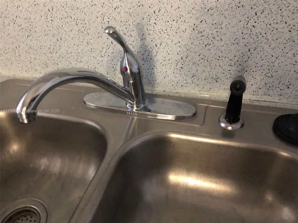 Recently Rented: $2,000 (1 beds, 1 baths, 765 Square Feet)