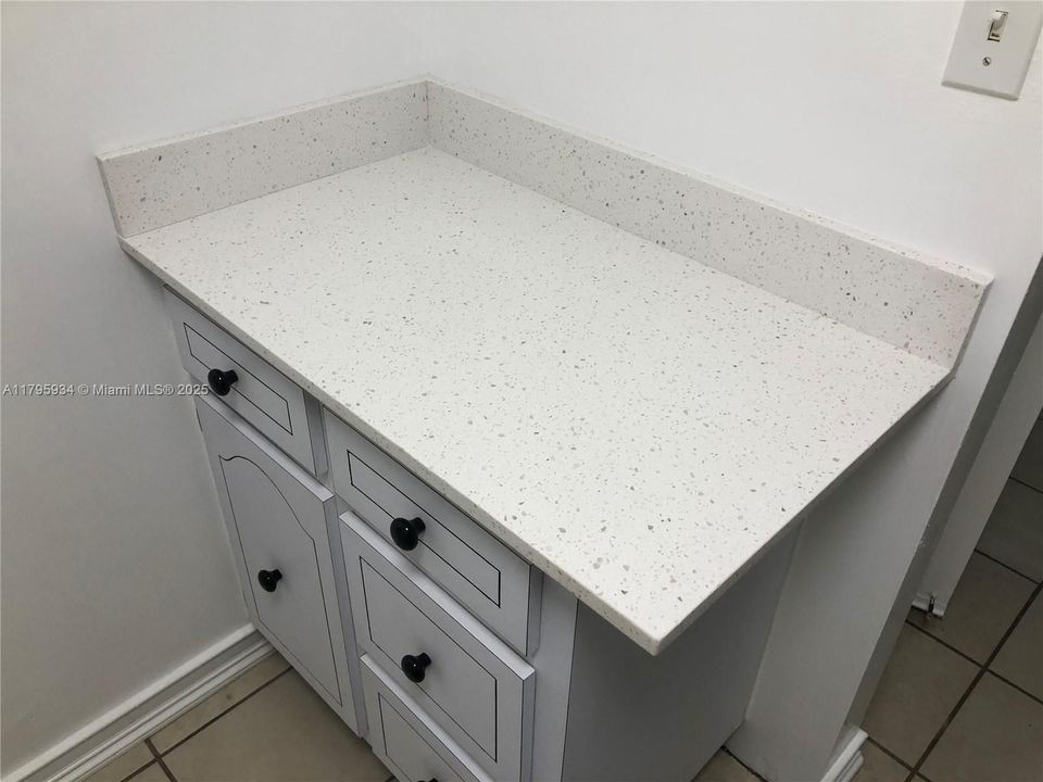 Recently Rented: $2,000 (1 beds, 1 baths, 765 Square Feet)