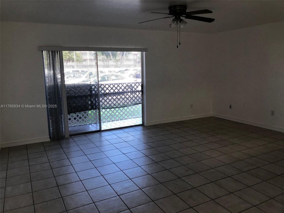 Recently Rented: $2,000 (1 beds, 1 baths, 765 Square Feet)