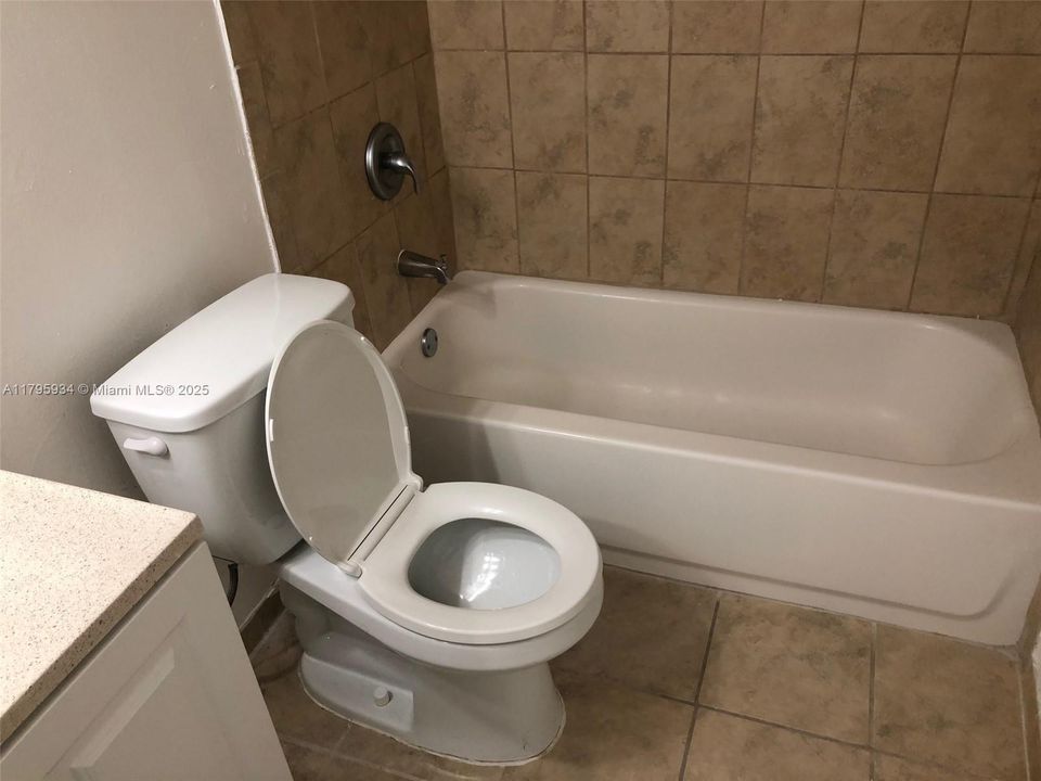 Recently Rented: $2,000 (1 beds, 1 baths, 765 Square Feet)