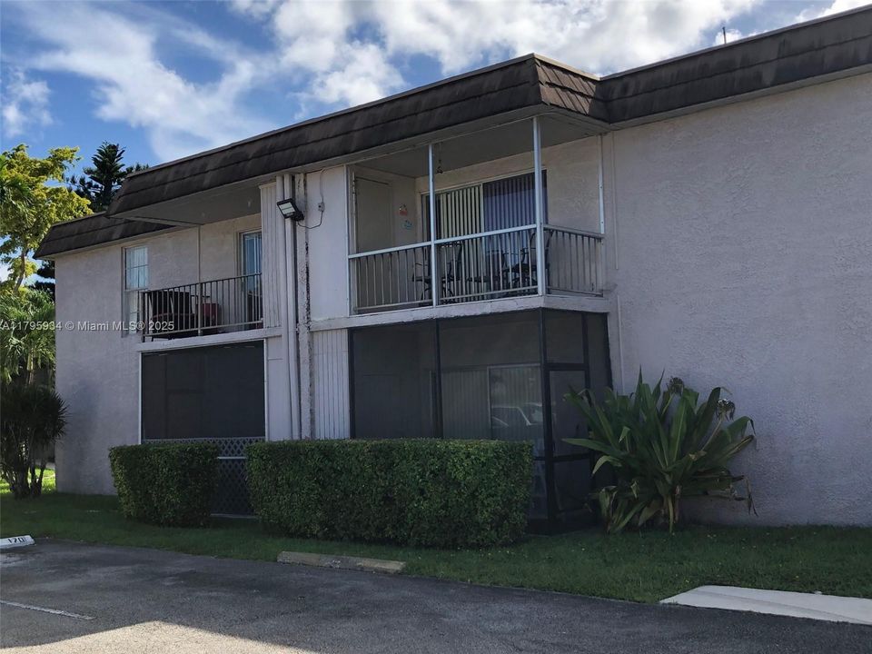 Recently Rented: $2,000 (1 beds, 1 baths, 765 Square Feet)