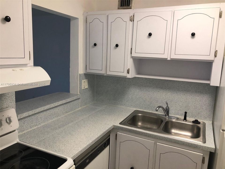 Recently Rented: $2,000 (1 beds, 1 baths, 765 Square Feet)