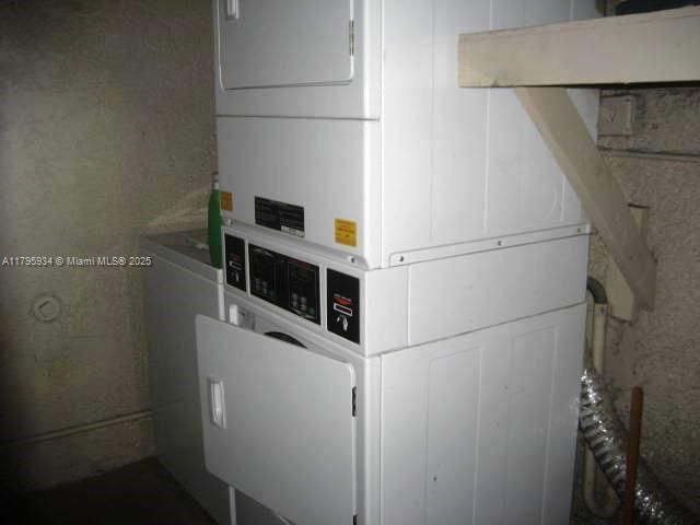 Recently Rented: $2,000 (1 beds, 1 baths, 765 Square Feet)