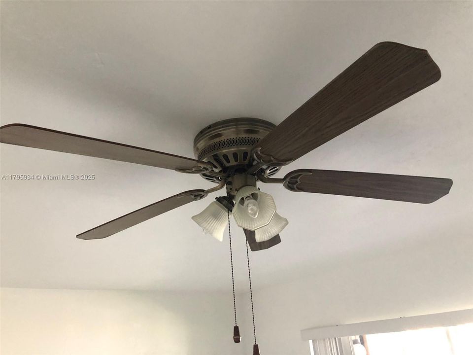 Recently Rented: $2,000 (1 beds, 1 baths, 765 Square Feet)