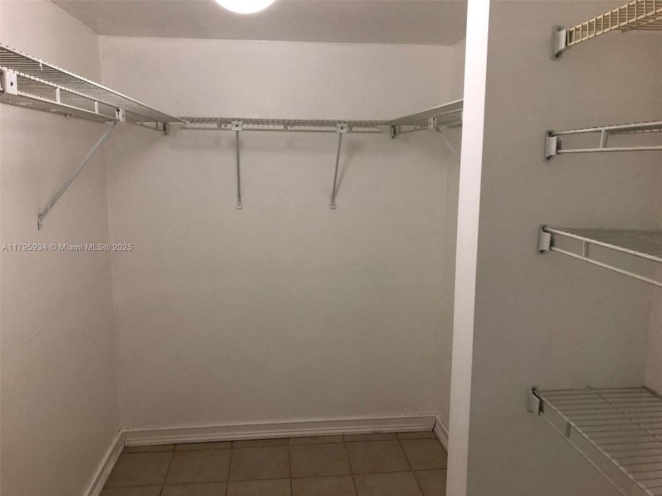 Recently Rented: $2,000 (1 beds, 1 baths, 765 Square Feet)