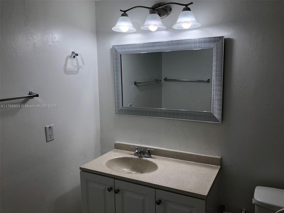 Recently Rented: $2,000 (1 beds, 1 baths, 765 Square Feet)