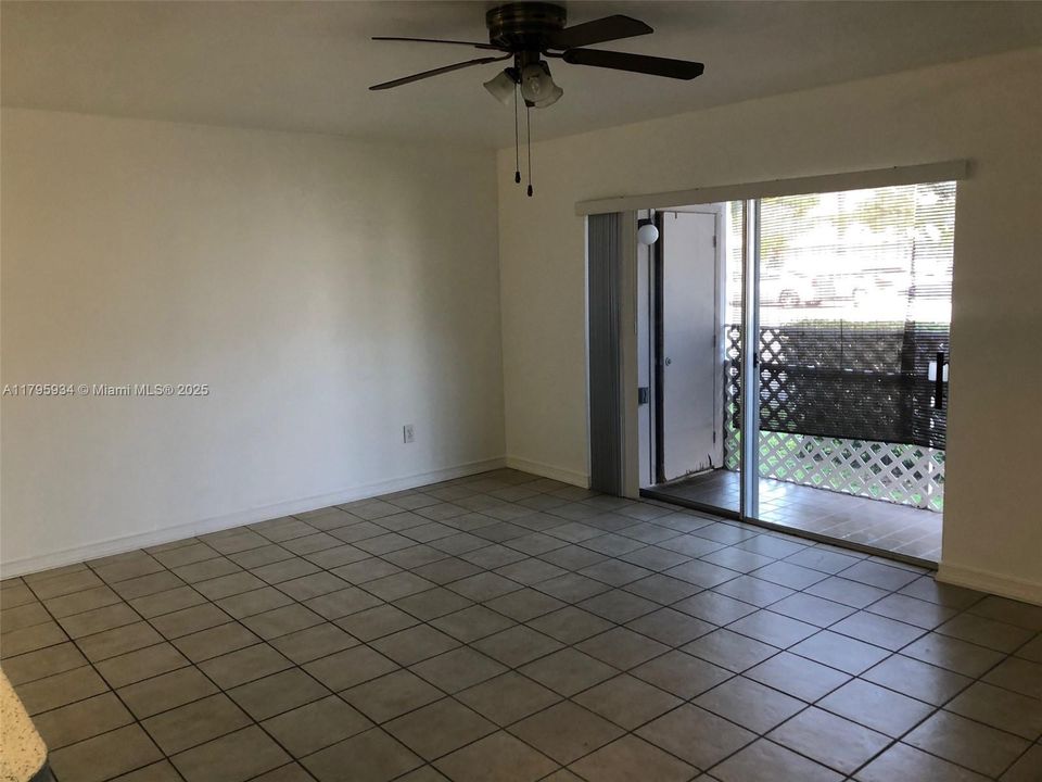 Recently Rented: $2,000 (1 beds, 1 baths, 765 Square Feet)