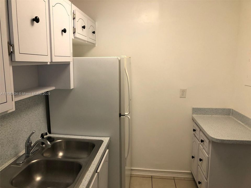 Recently Rented: $2,000 (1 beds, 1 baths, 765 Square Feet)