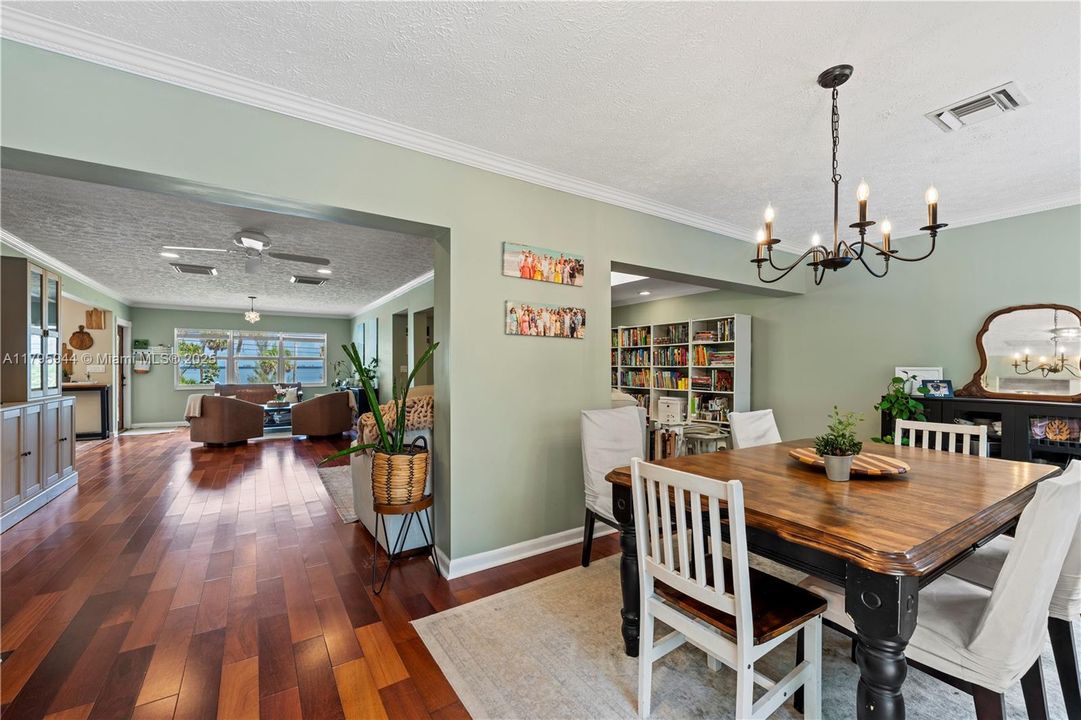 Active With Contract: $879,000 (3 beds, 2 baths, 2816 Square Feet)