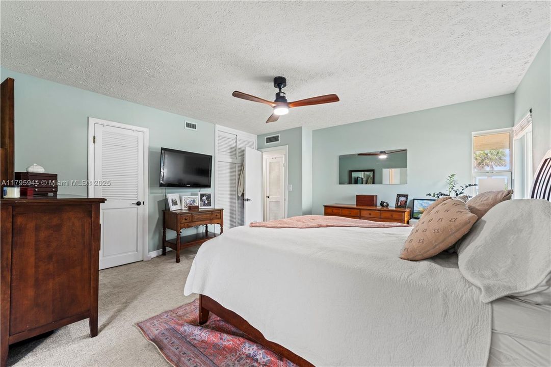 Active With Contract: $879,000 (3 beds, 2 baths, 2816 Square Feet)