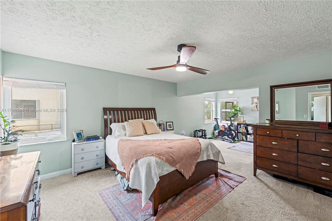 Active With Contract: $879,000 (3 beds, 2 baths, 2816 Square Feet)