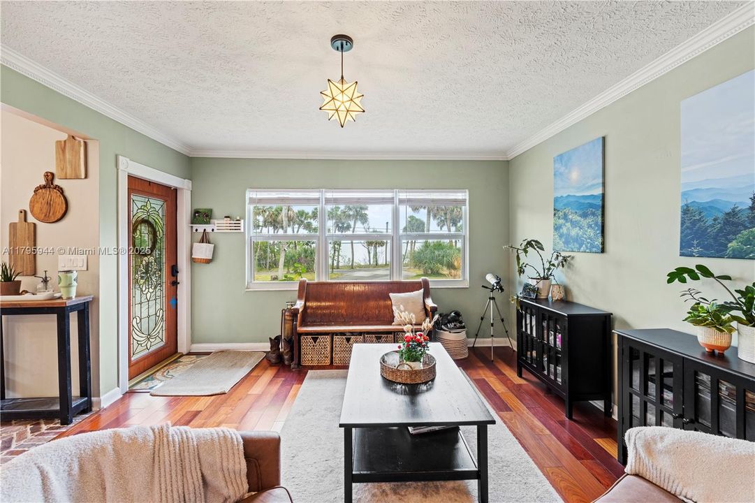 Active With Contract: $879,000 (3 beds, 2 baths, 2816 Square Feet)