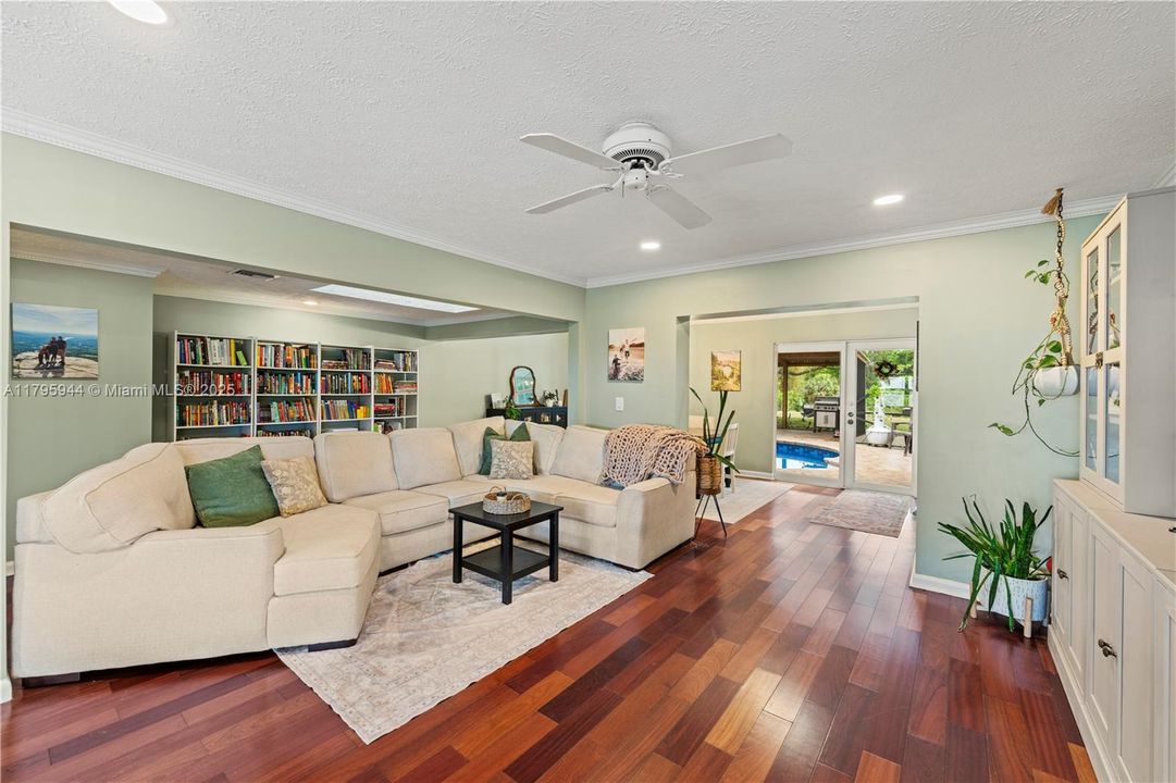 Active With Contract: $879,000 (3 beds, 2 baths, 2816 Square Feet)