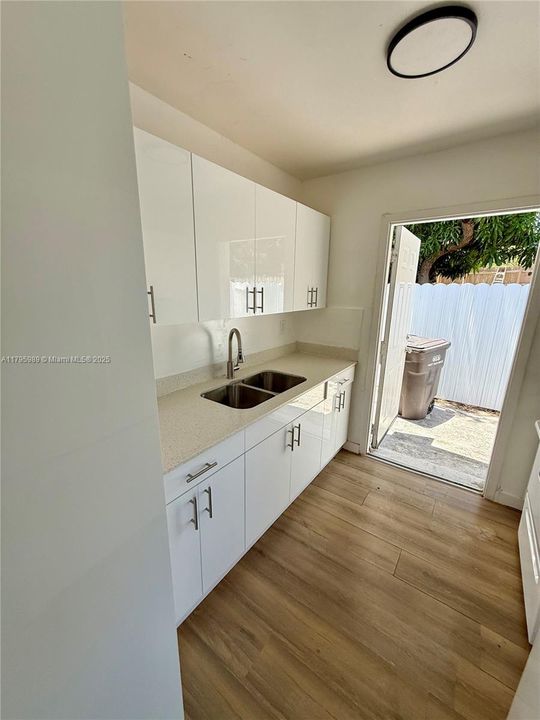 Vendido Recientemente: $750,000 (0 camas, 0 baños, 2760 Pies cuadrados)