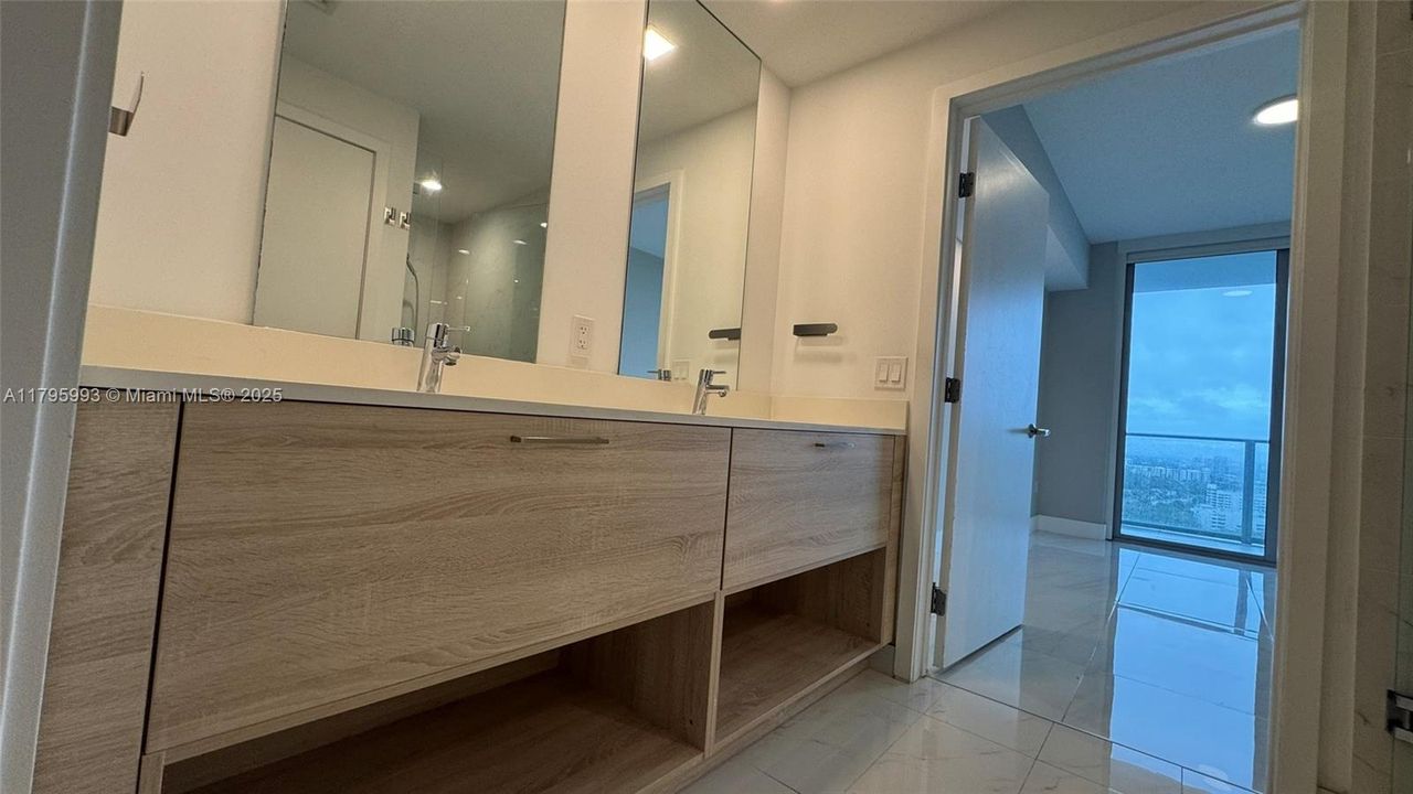 Recently Rented: $3,700 (2 beds, 2 baths, 1108 Square Feet)