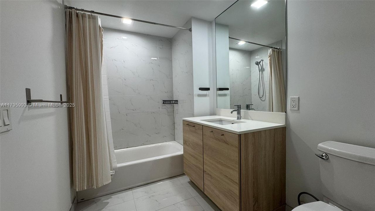 Recently Rented: $3,700 (2 beds, 2 baths, 1108 Square Feet)