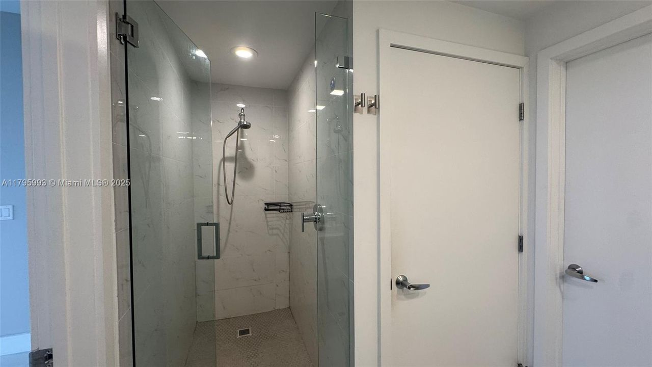 Recently Rented: $3,700 (2 beds, 2 baths, 1108 Square Feet)