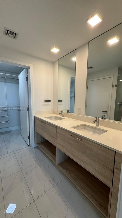 Recently Rented: $3,700 (2 beds, 2 baths, 1108 Square Feet)