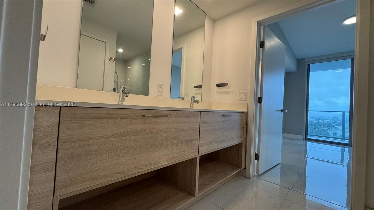 Recently Rented: $3,700 (2 beds, 2 baths, 1108 Square Feet)