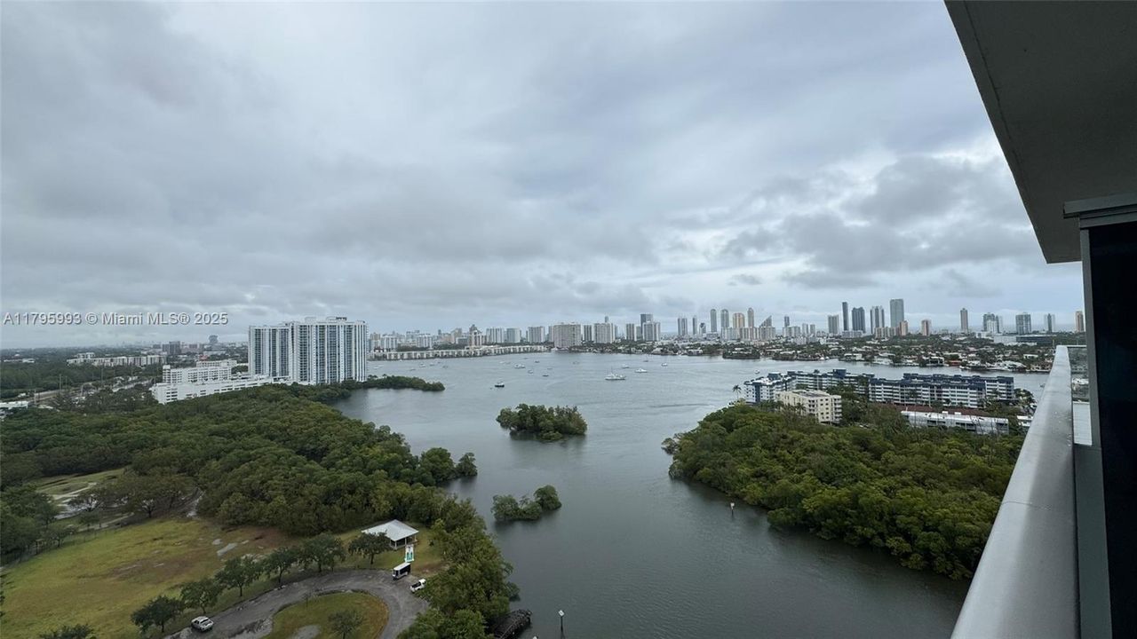 Recently Rented: $3,700 (2 beds, 2 baths, 1108 Square Feet)