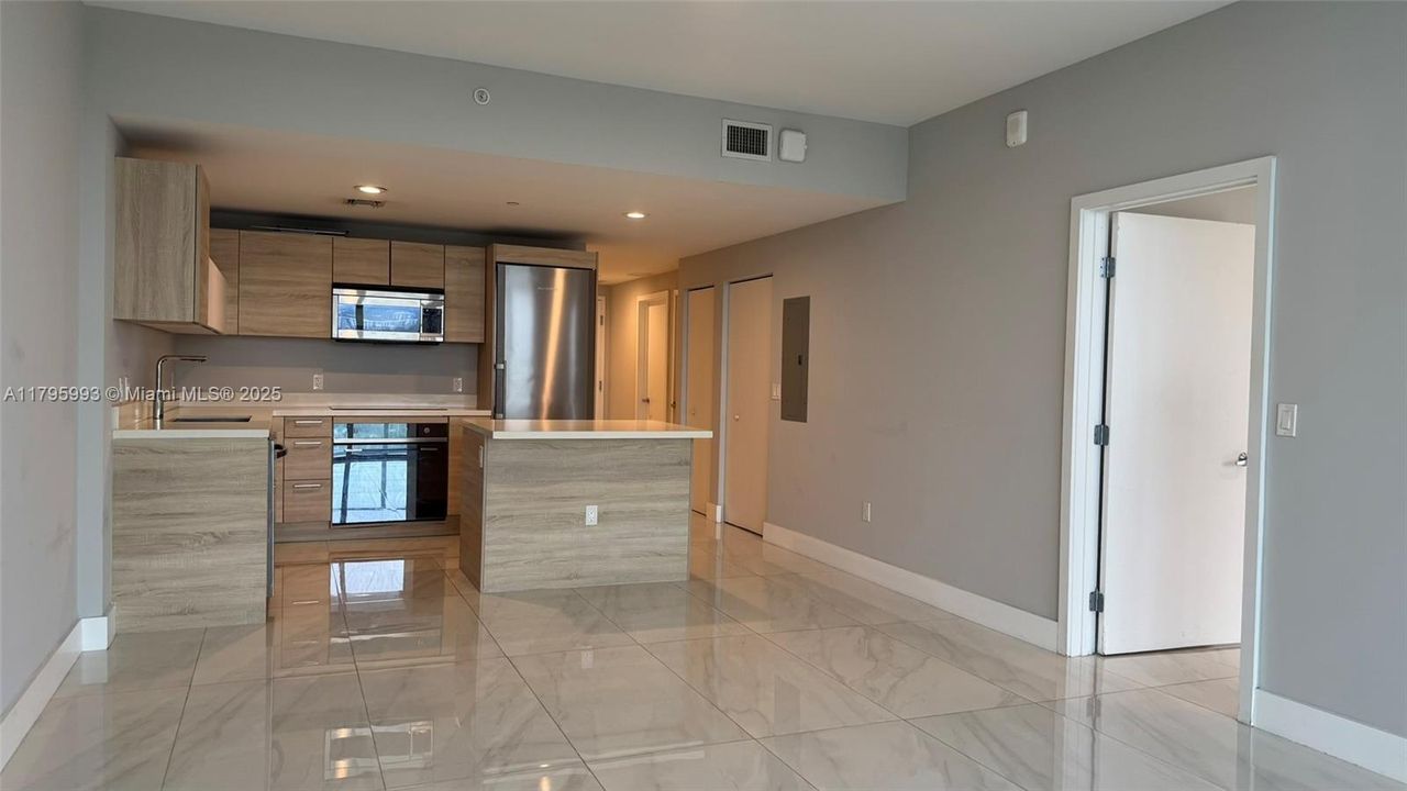 Recently Rented: $3,700 (2 beds, 2 baths, 1108 Square Feet)