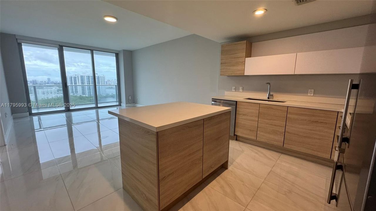 Recently Rented: $3,700 (2 beds, 2 baths, 1108 Square Feet)