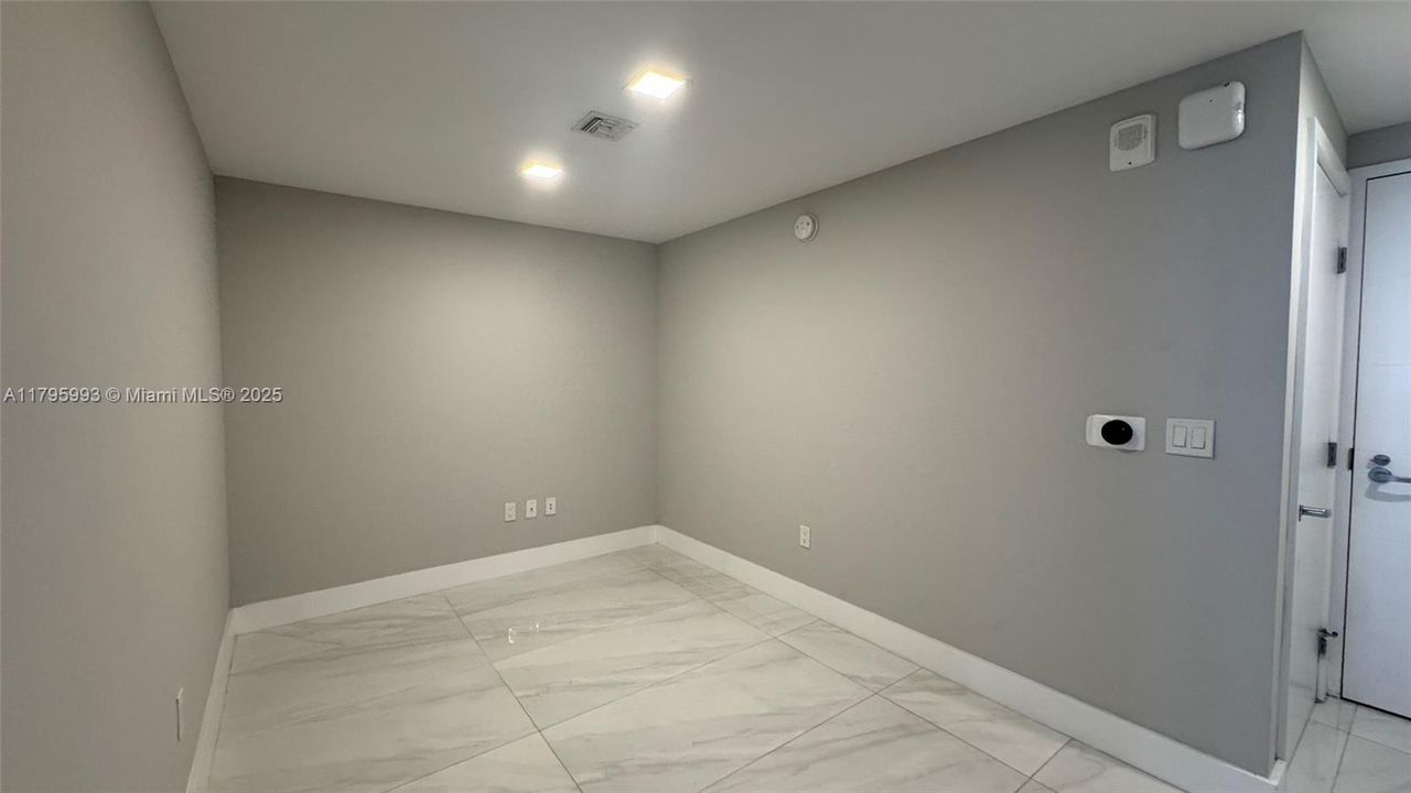 Recently Rented: $3,700 (2 beds, 2 baths, 1108 Square Feet)