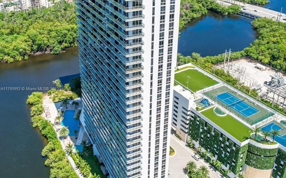 Recently Rented: $3,700 (2 beds, 2 baths, 1108 Square Feet)