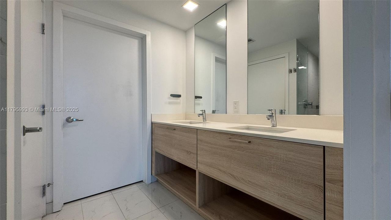 Recently Rented: $3,700 (2 beds, 2 baths, 1108 Square Feet)