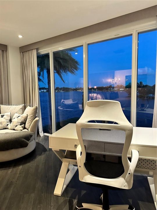 出租: $15,000 (5 贝兹, 3 浴室, 4185 平方英尺)