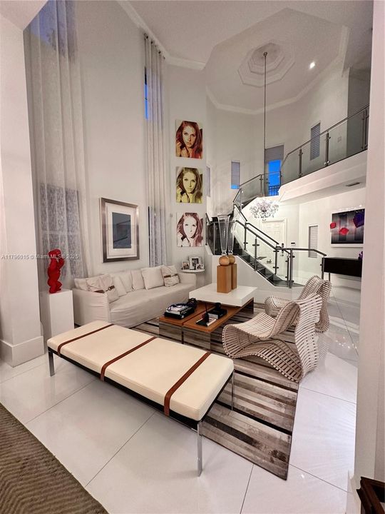 出租: $15,000 (5 贝兹, 3 浴室, 4185 平方英尺)