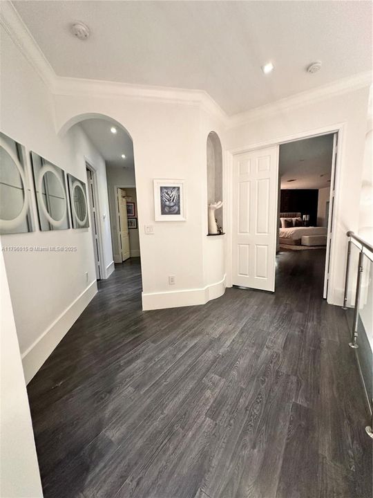 出租: $15,000 (5 贝兹, 3 浴室, 4185 平方英尺)