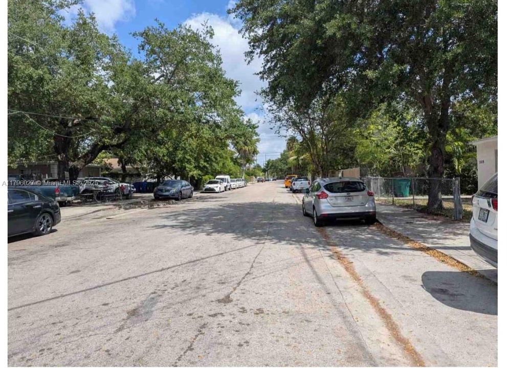 Recently Sold: $425,000 (3 beds, 2 baths, 1135 Square Feet)