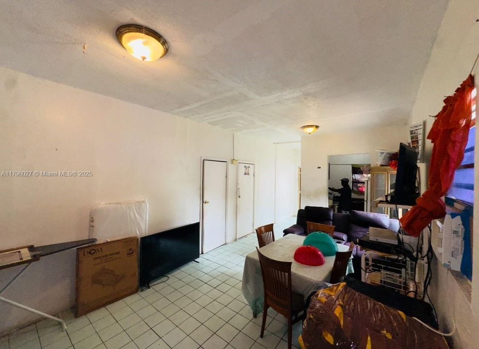 Recently Sold: $425,000 (3 beds, 2 baths, 1135 Square Feet)