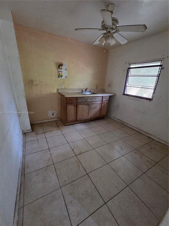 Recently Sold: $425,000 (3 beds, 2 baths, 1135 Square Feet)