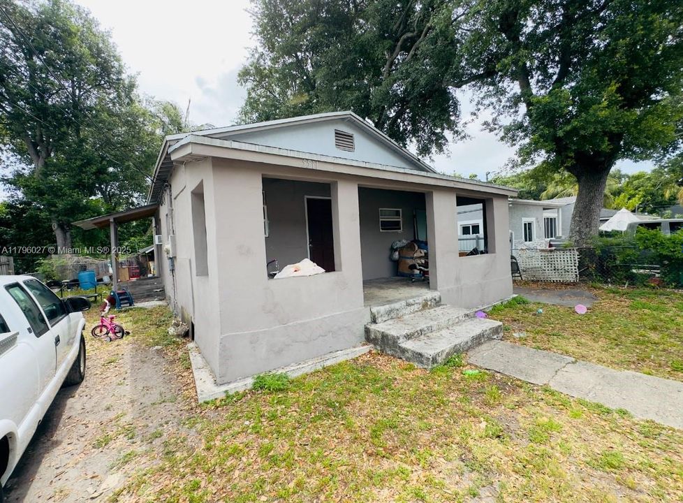 Recently Sold: $425,000 (3 beds, 2 baths, 1135 Square Feet)