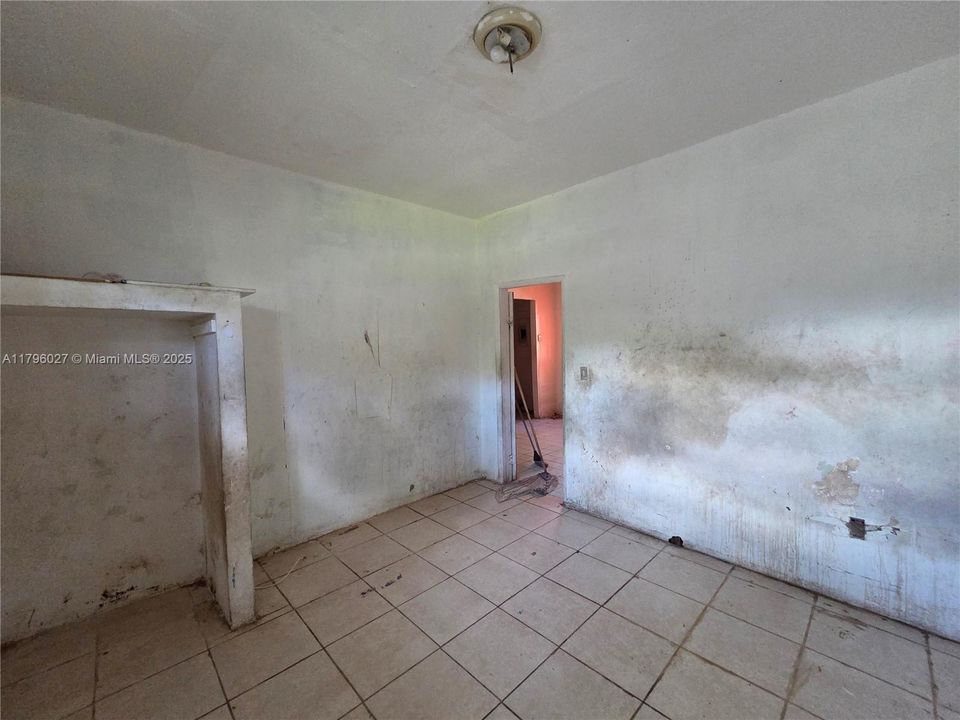 Recently Sold: $425,000 (3 beds, 2 baths, 1135 Square Feet)