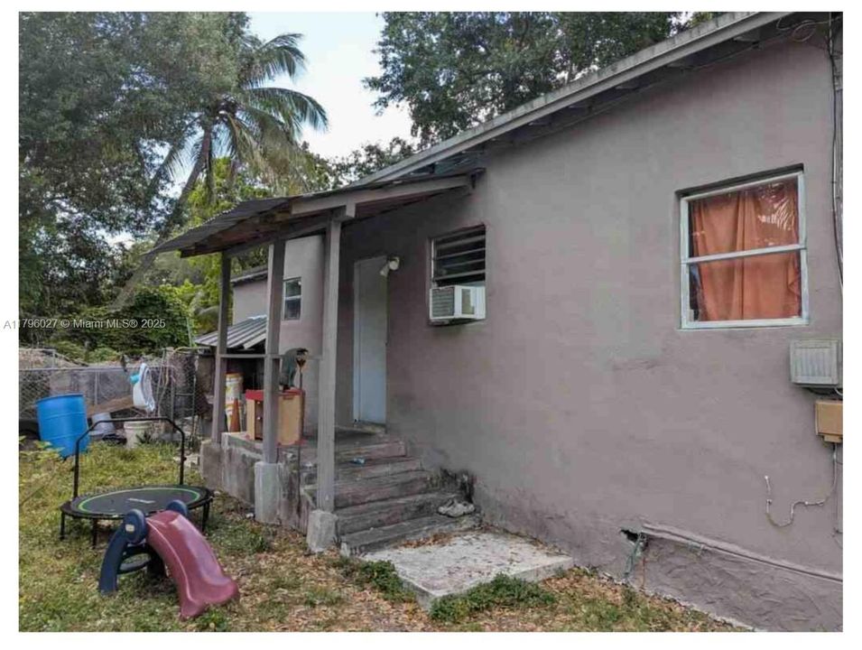 Recently Sold: $425,000 (3 beds, 2 baths, 1135 Square Feet)