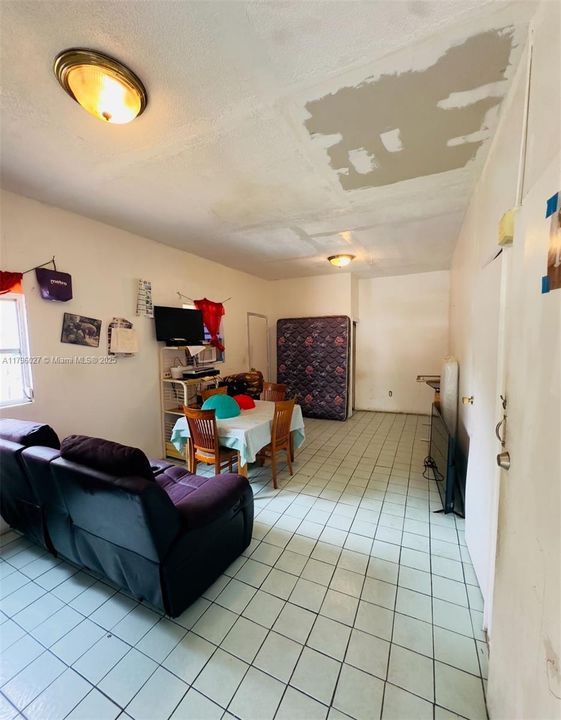 Recently Sold: $425,000 (3 beds, 2 baths, 1135 Square Feet)