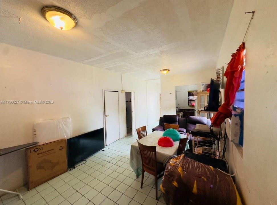 Recently Sold: $425,000 (3 beds, 2 baths, 1135 Square Feet)