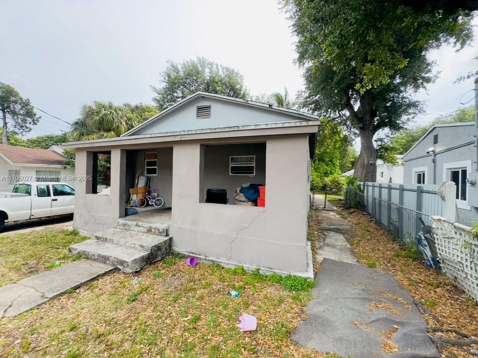 Recently Sold: $425,000 (3 beds, 2 baths, 1135 Square Feet)