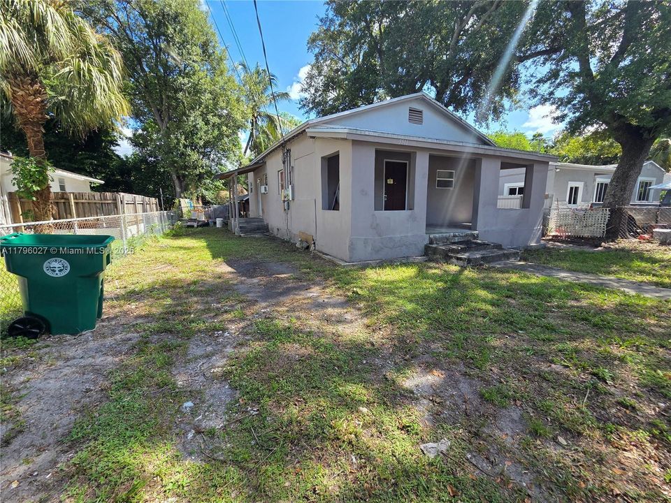 Recently Sold: $425,000 (3 beds, 2 baths, 1135 Square Feet)